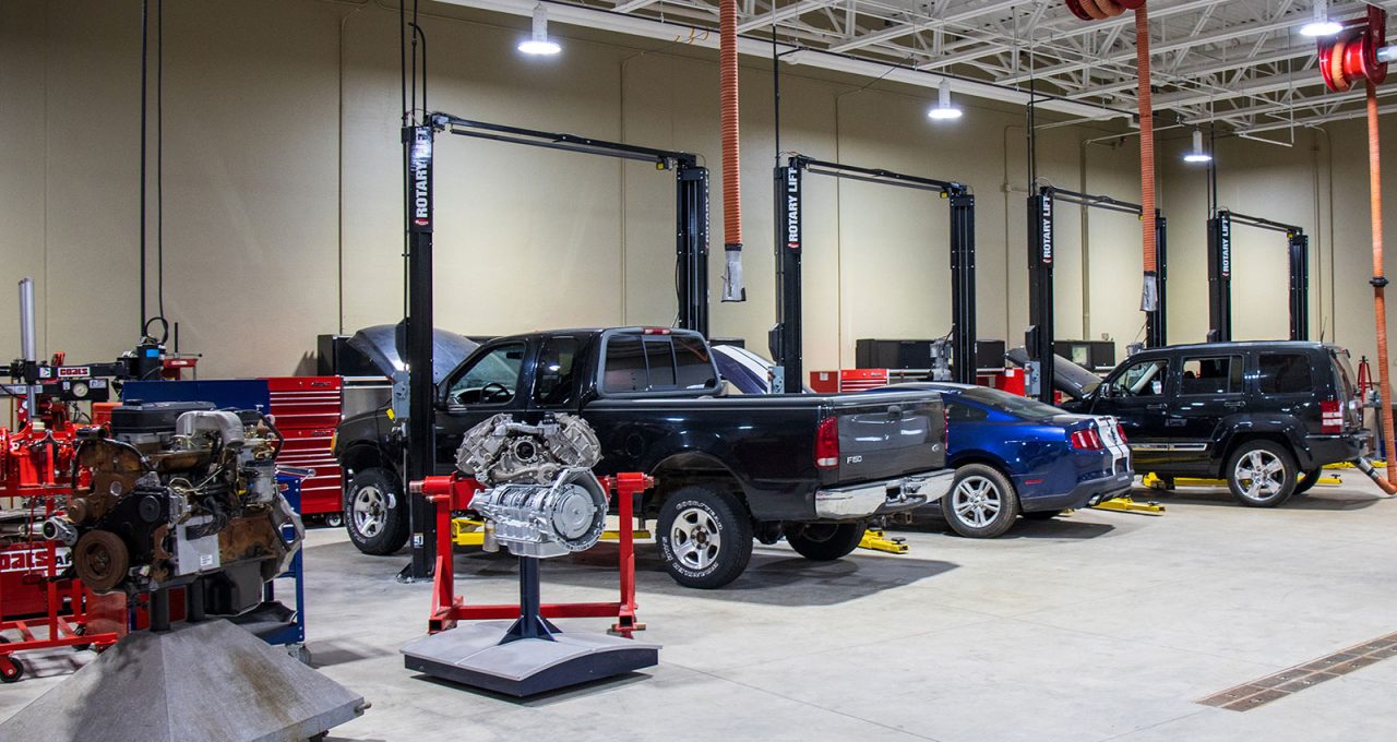 Kirtland Hosts Ribbon Cutting for Matt LaFontaine Automotive Technology Center